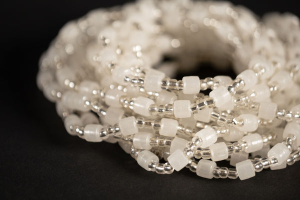 Perlas de cintura / Cadena de cadera africana - NOSA - Blanco glow (elástico)