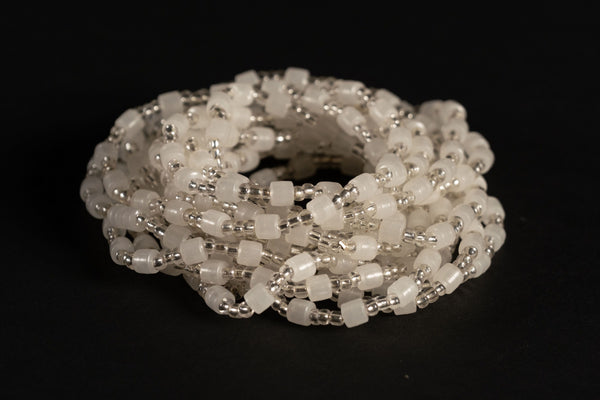 Perlas de cintura / Cadena de cadera africana - NOSA - Blanco glow (elástico)