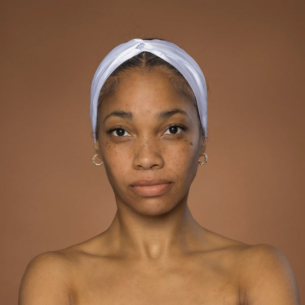 Blanco Diadema de Satén con Twist - Accesorio para el Cabello de Adultos