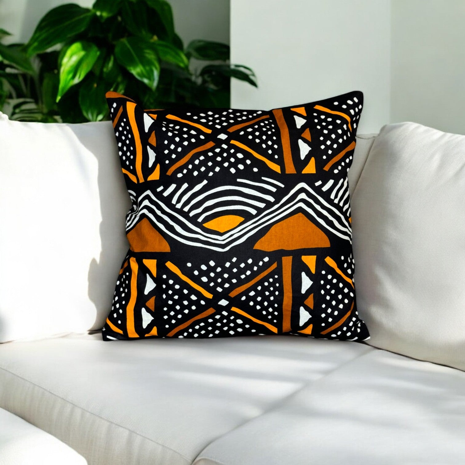 funda de almohada africana | Negro / naranja bogolan - Cojín decorativo 45x45cm - 100% Algodón