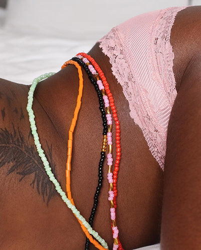 Perlas de cintura / Cadena de cadera africana - Abiéyuwa - Blanco / dorado (Cordón tradicional no elástico)