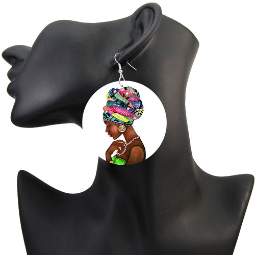 Mujer con turbante de colores | Pendientes de inspiración africana