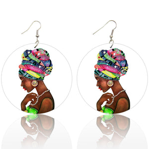 Mujer con turbante de colores | Pendientes de inspiración africana