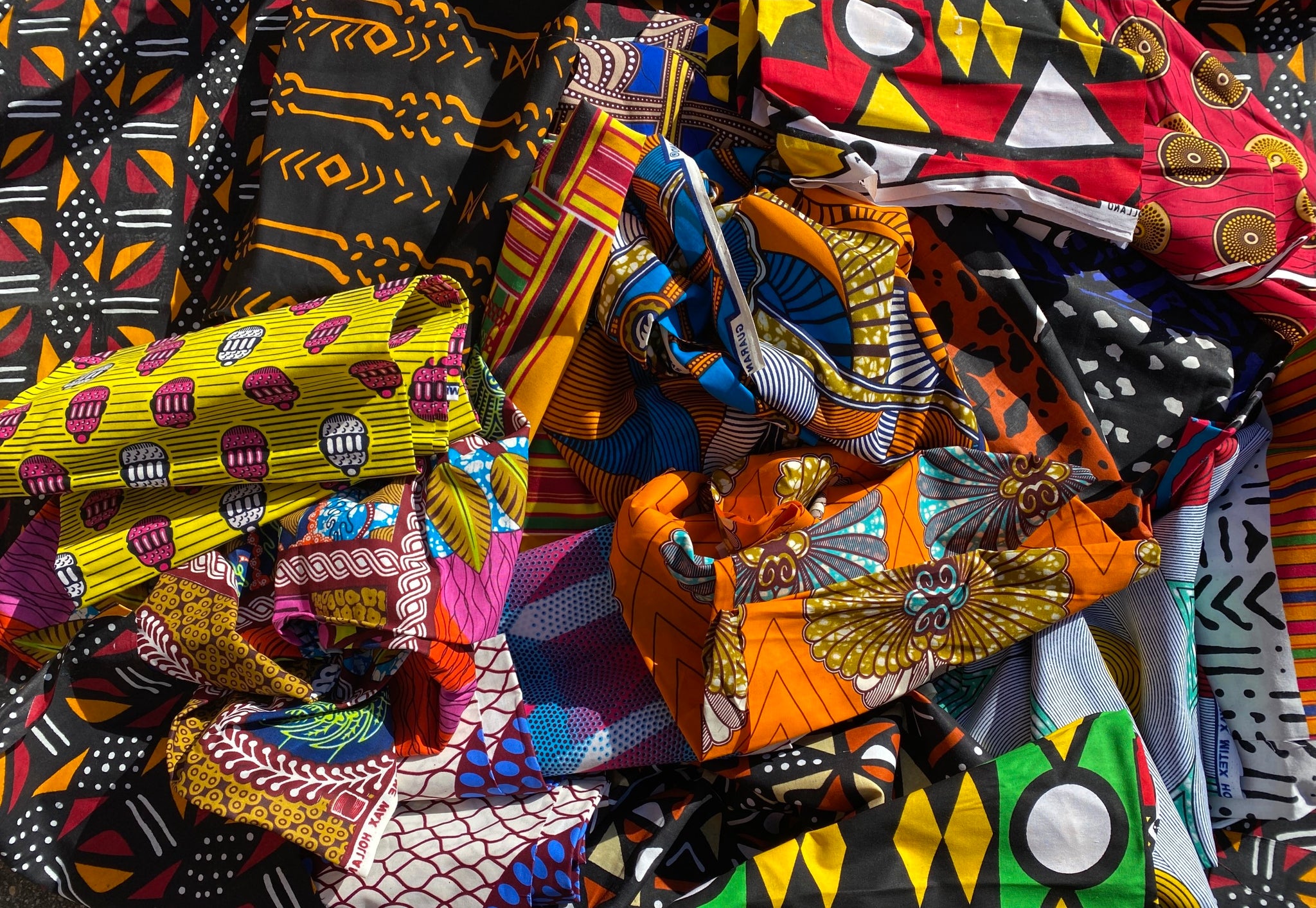 Lote de 6 yardas de telas africanas mixtas 6 diseños diferentes - Mezcla de desechos para proyectos ed.